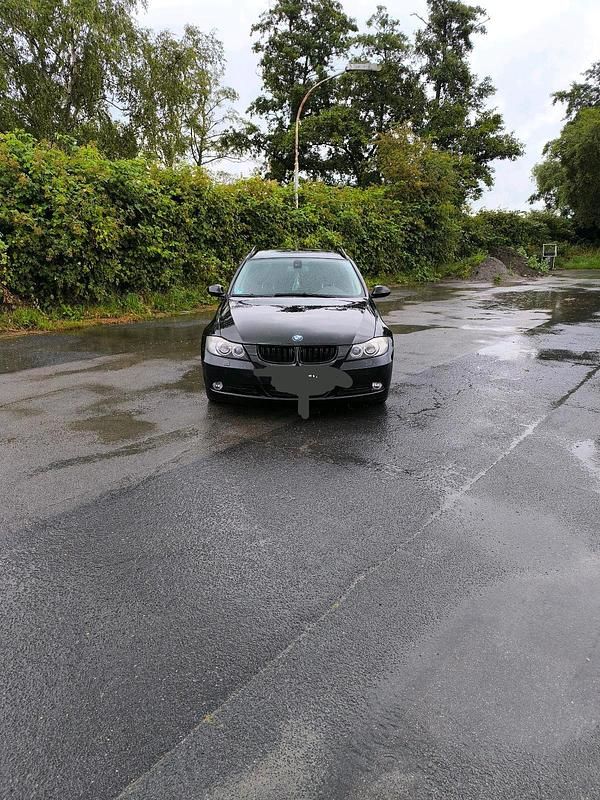 Schwarz Gebraucht 2007 BMW 320 Kombi | 1.100 € (Superpreis) - Bild 1/4