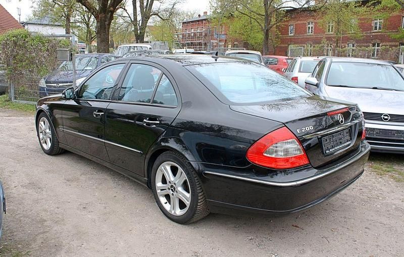 Second-hand Mercedes E200 163 CP (119 kW) 2008 Negru Berlinǎ