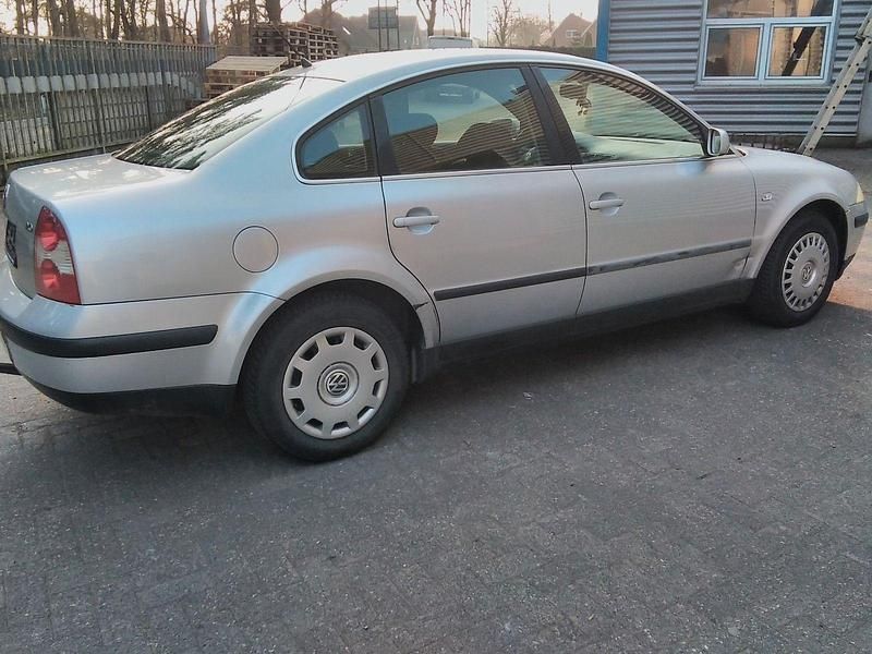 Gebraucht VW Passat 116 PS (85 kW) 2003 Grau Limousine