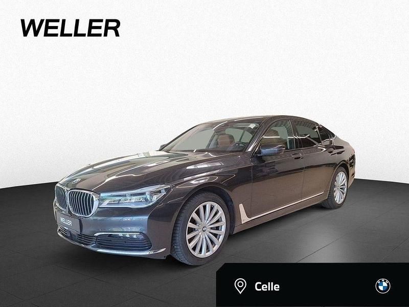 Sophistograu (grau) Gebraucht 2019 BMW 750 Shadowline Limousine | 38.450 € - Bild 1/4