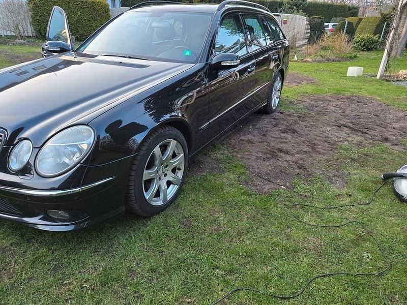 Gebraucht Mercedes E320 Avantgarde 224 PS (164 kW) 2006 Schwarz Limousine