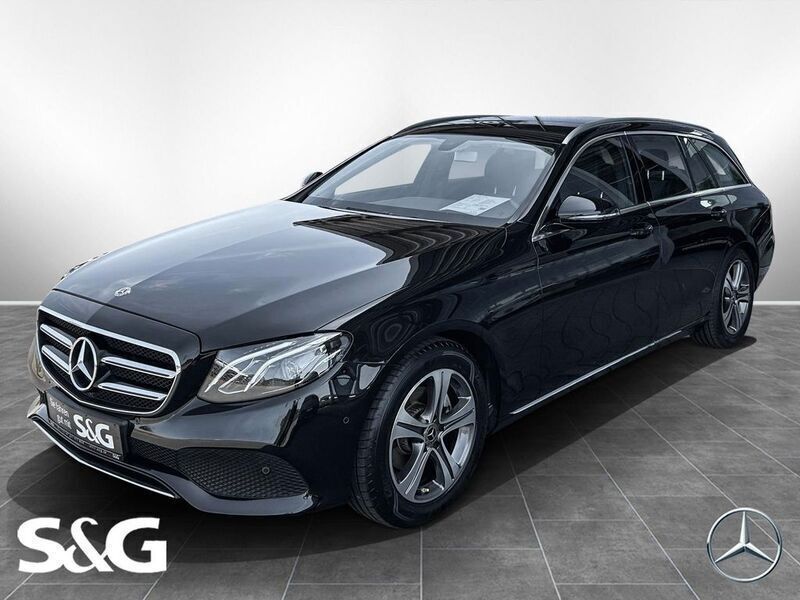 Metalliclack obsidianschwarz Gebraucht 2019 Mercedes E220 Avantgarde Kombi | 28.477 € (Fairer Preis) - Bild 1/4