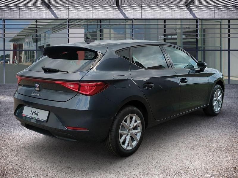 Nowe Seat Leon 150 KM (110 kW) 2025 Szary Sedan/Limuzyna