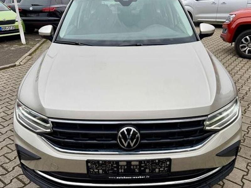 Gebraucht VW Tiguan 250 PS (183 kW) 2023 Silber SUV