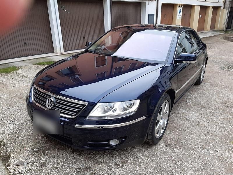 Blau Gebraucht 2004 VW Phaeton S Limousine | 21.000 € - Bild 1/4