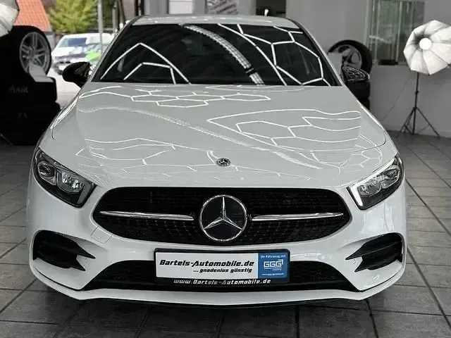 Gebraucht Mercedes A250 AMG line 160 PS (117 kW) 2021 Polarweiss  unilack Limousine
