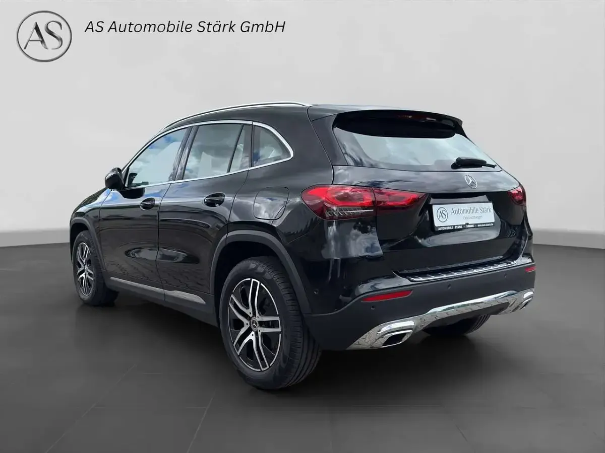 Gebraucht Mercedes 200 Progressive 163 PS (119 kW) 2023 Kosmosschwarz  metalliclack SUV