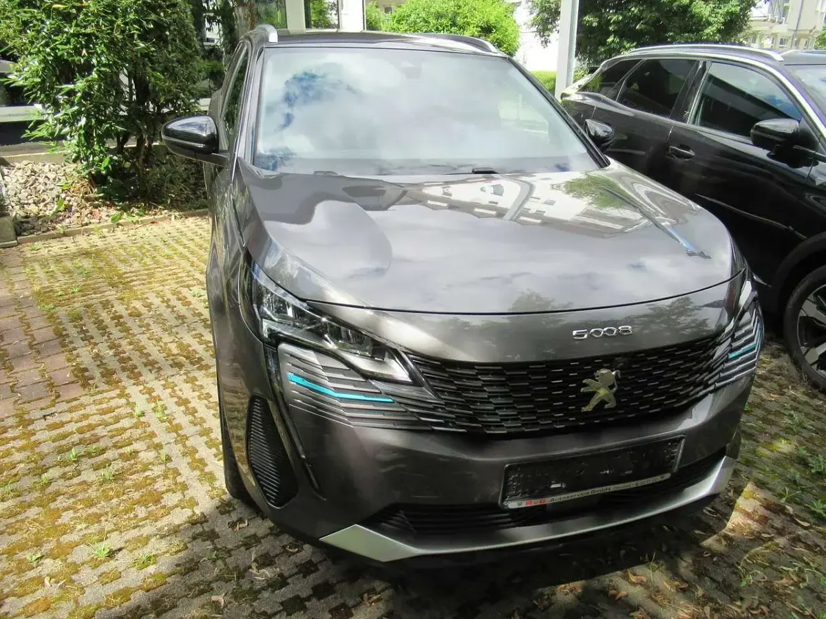 Gebraucht Peugeot 5008 Allure 131 PS (96 kW) 2022 Platiniumgrau met. SUV