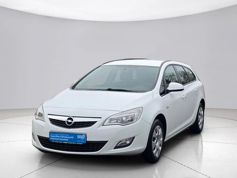 Gebraucht Opel Astra Selection 101 PS (74 kW) 2012 Weiß Kombi
