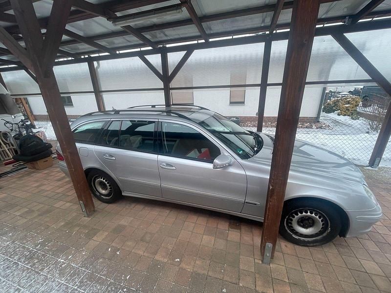 Gebraucht Mercedes E220 Elegance 170 PS (125 kW) 2008 Silber Kombi