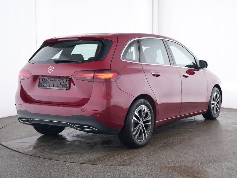 Gebraucht Mercedes B220 Advanced Plus 190 PS (139 kW) 2024 993 patagonienrot Van / Kleinbus