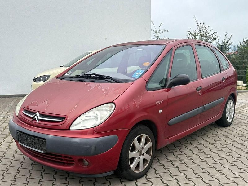 Rot Gebraucht 2001 Citroën Xsara Picasso Exclusive Van / Kleinbus | 750 € (Teuer) - Bild 1/4