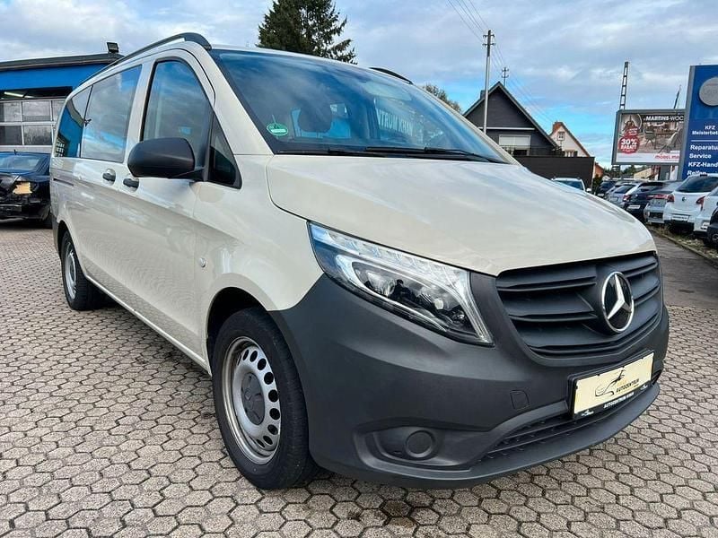 Grau Gebraucht 2021 Mercedes Vito Van / Kleinbus | 34.990 € (Guter Preis) - Bild 1/4