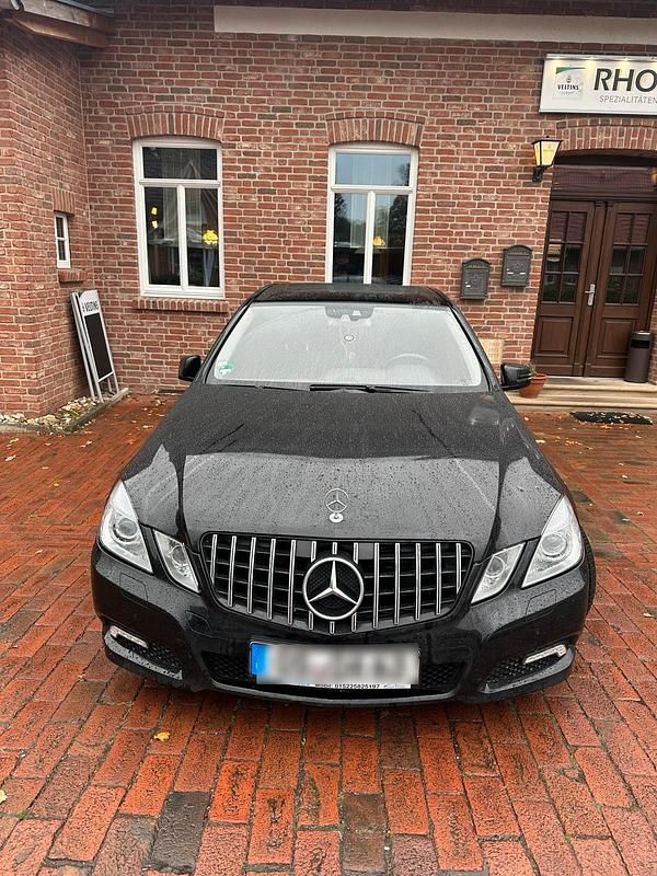 Schwarz Gebraucht 2009 Mercedes E350 Avantgarde Limousine | 10.500 € - Bild 1/4