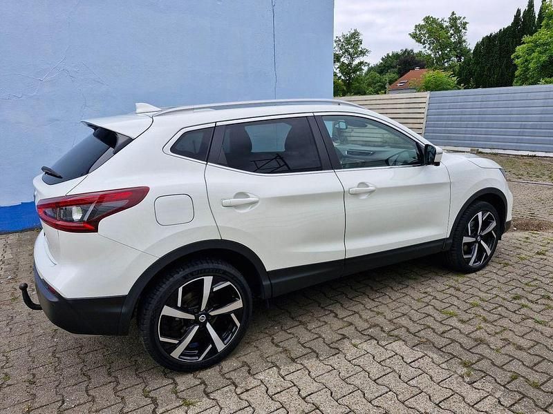 Weiß Gebraucht 2017 Nissan Qashqai Tekna SUV | 15.300 € (Fairer Preis) - Bild 1/4