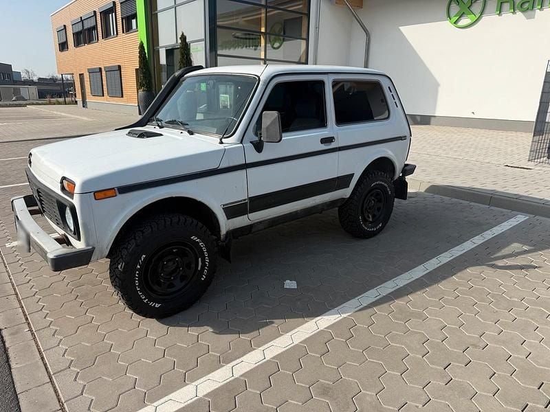 Gebraucht Lada niva 83 PS (61 kW) 2009 Weiß SUV