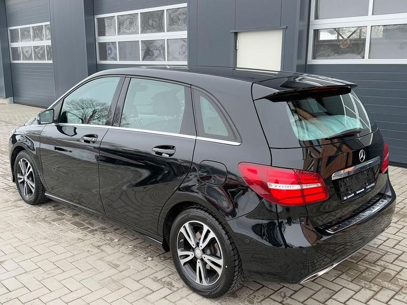 Gebraucht Mercedes B180 122 PS (89 kW) 2016 Schwarz Van / Kleinbus