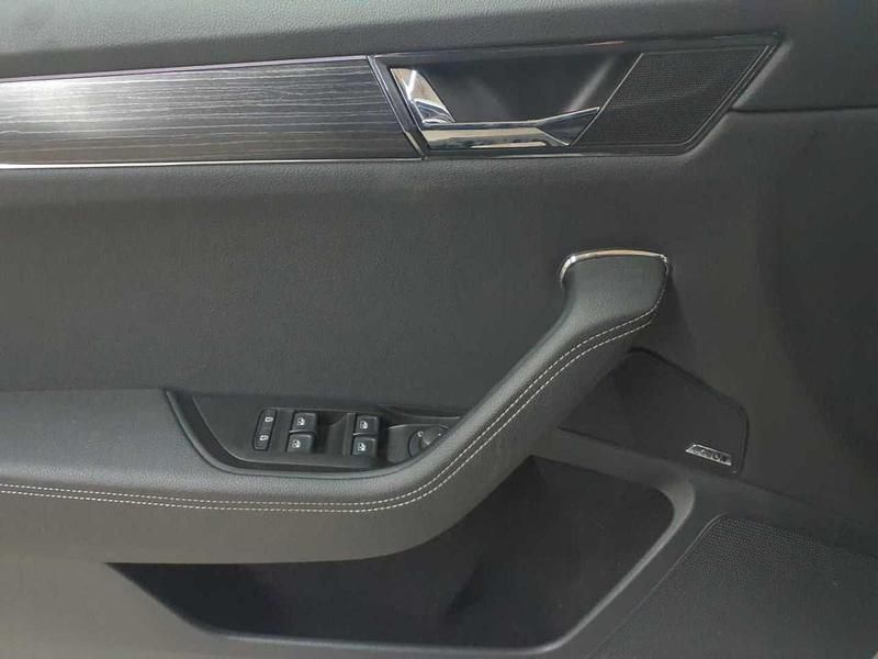 Gebraucht Skoda Superb Style 150 PS (110 kW) 2023 Brillantsilber metallic Kombi