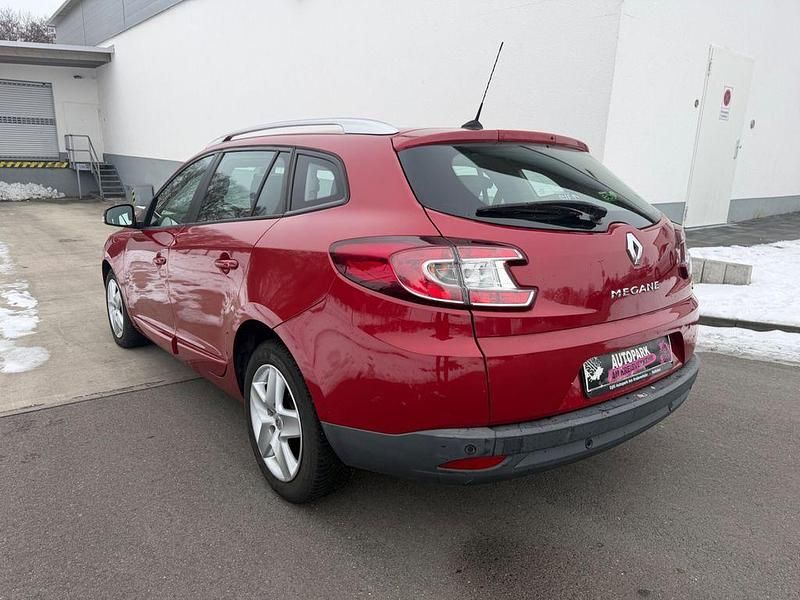 Gebraucht Renault Mégane III 110 PS (80 kW) 2014 Rot Limousine