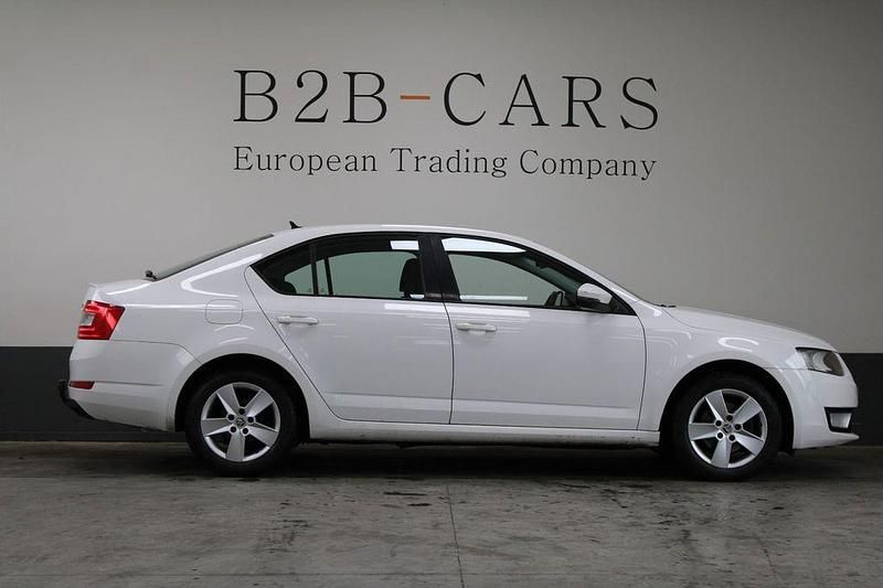 Second-hand Skoda Octavia GreenLine 110 CP (80 kW) 2014 Alb Hatchback