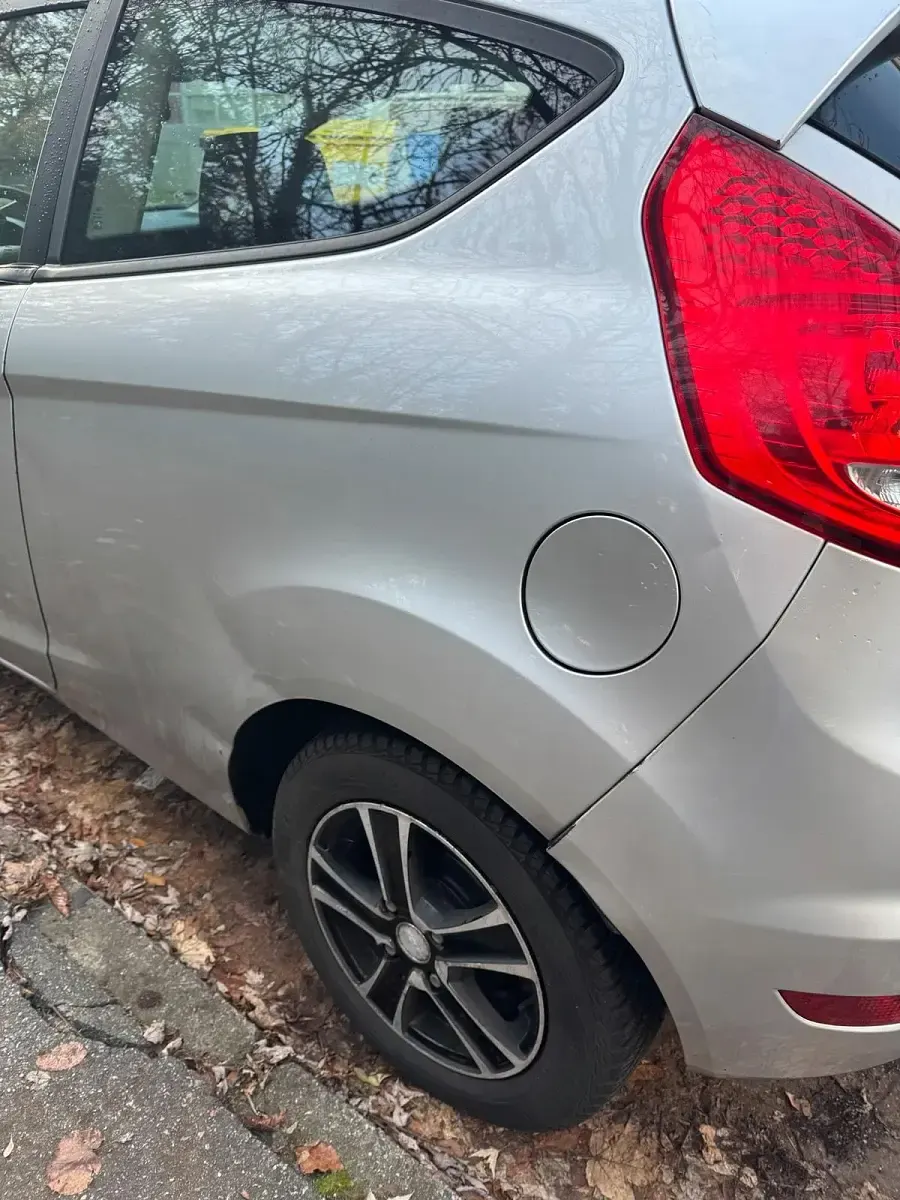Gebraucht Ford Fiesta 90 PS (66 kW) 2009 Grau Kleinwagen