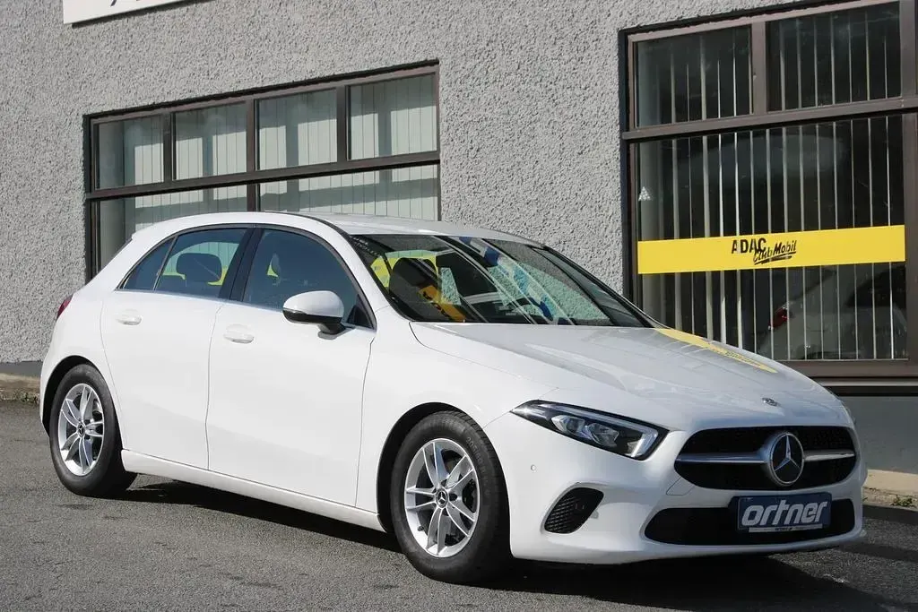 Gebraucht Mercedes A160 109 PS (80 kW) 2018 Weiß Kleinwagen