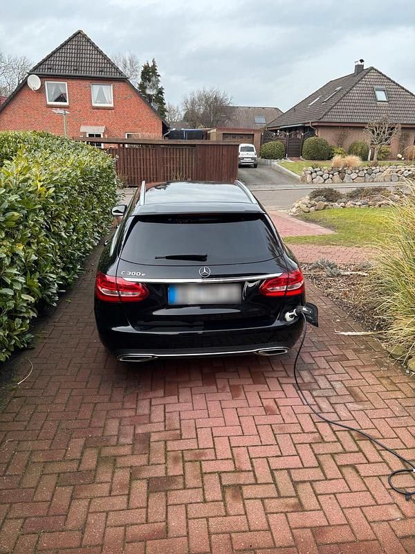 Gebraucht Mercedes C300e 320 PS (235 kW) 2021 Schwarz Kombi