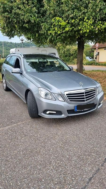 Schwarz Gebraucht 2010 Mercedes 350 Kombi | 10.950 € (Fairer Preis) - Bild 1/4