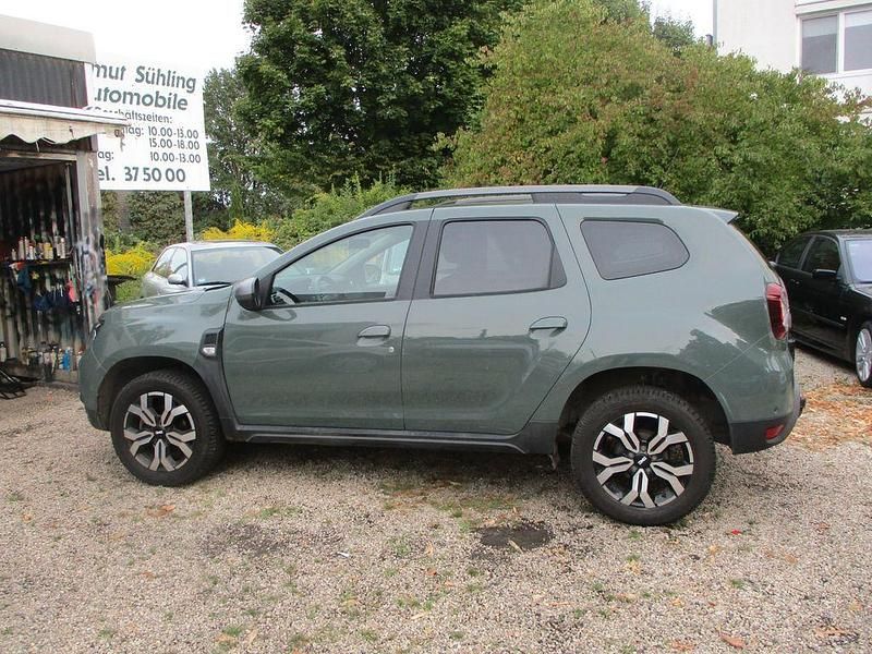 Grün Gebraucht 2023 Dacia Duster Journey SUV | 18.900 € (Superpreis) - Bild 1/4