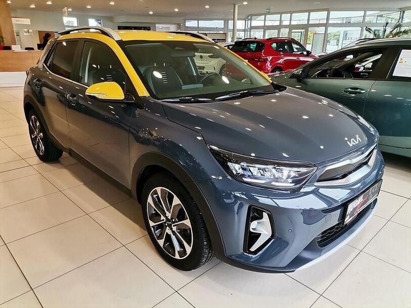 Gebraucht Kia Stonic Spirit 120 PS (88 kW) 2021 (mpr) perennialgrau met./gelb SUV