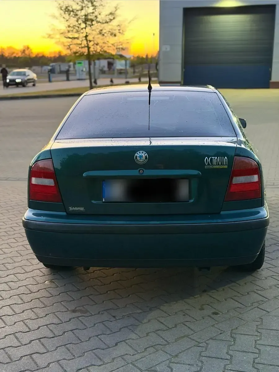 Używany Skoda Octavia 75 KM (55 kW) 1997 Zielony Sedan/Limuzyna