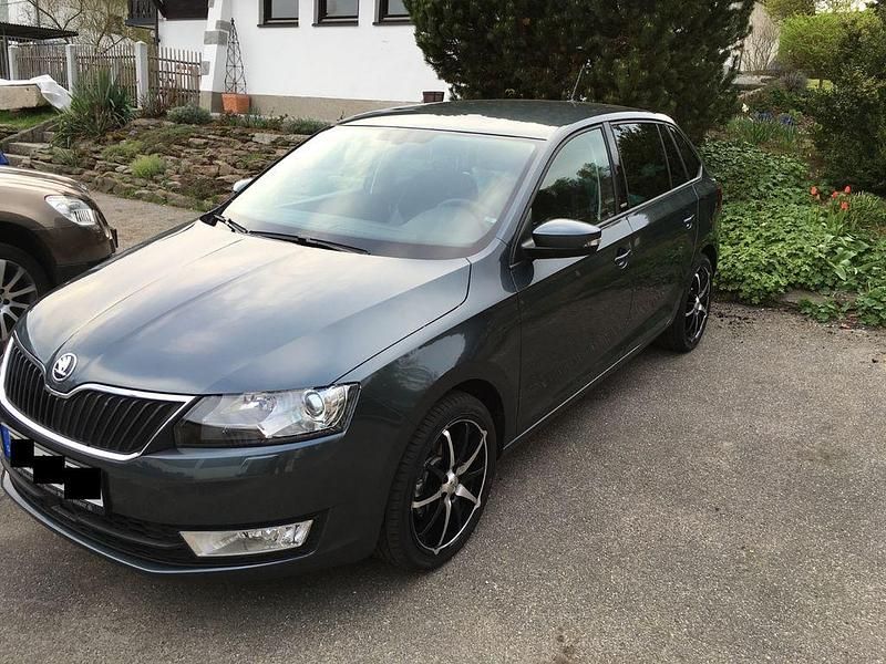 Grau Gebraucht 2016 Skoda Rapid Joy Limousine | 10.100 € (Fairer Preis) - Bild 1/4