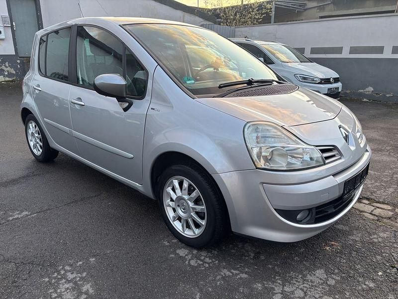 Gebraucht Renault Modus Night&Day 75 PS (55 kW) 2011 Silber Van / Kleinbus