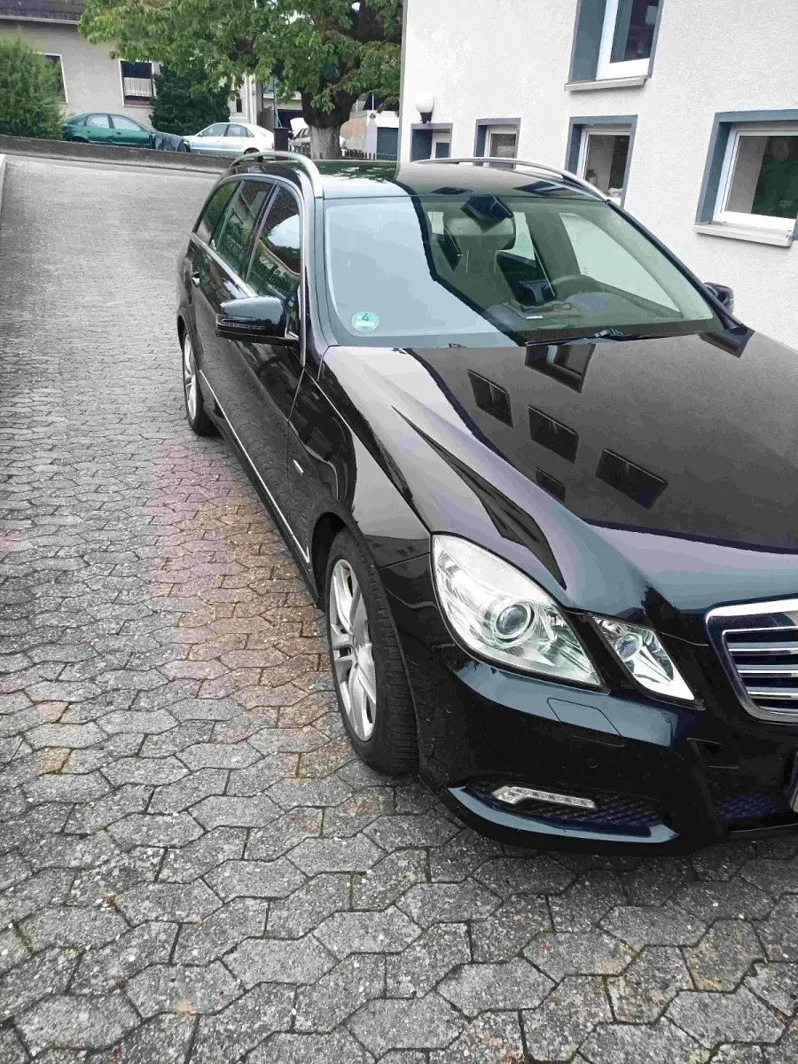 Gebraucht Mercedes E220 170 PS (125 kW) 2010 Schwarz Kombi