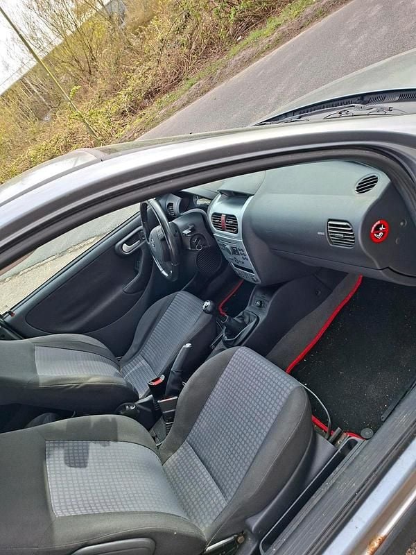 Gebraucht Opel Corsa 80 PS (58 kW) 2005 Grau Kleinwagen