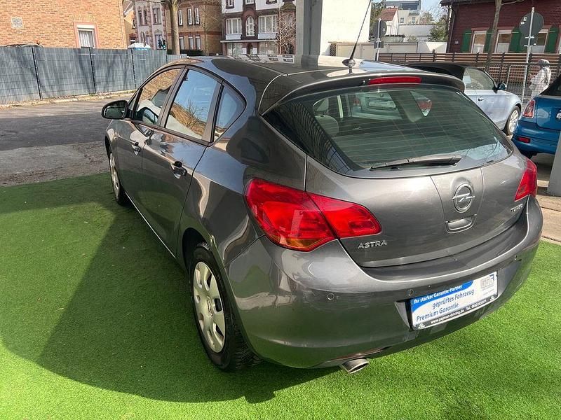 Gebraucht Opel Astra Edition 140 PS (102 kW) 2010 Grau Limousine
