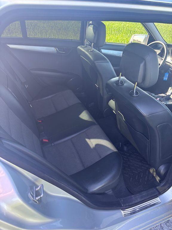 Second-hand Mercedes 200 143 CP (105 kW) 2010 Argintiu Berlinǎ