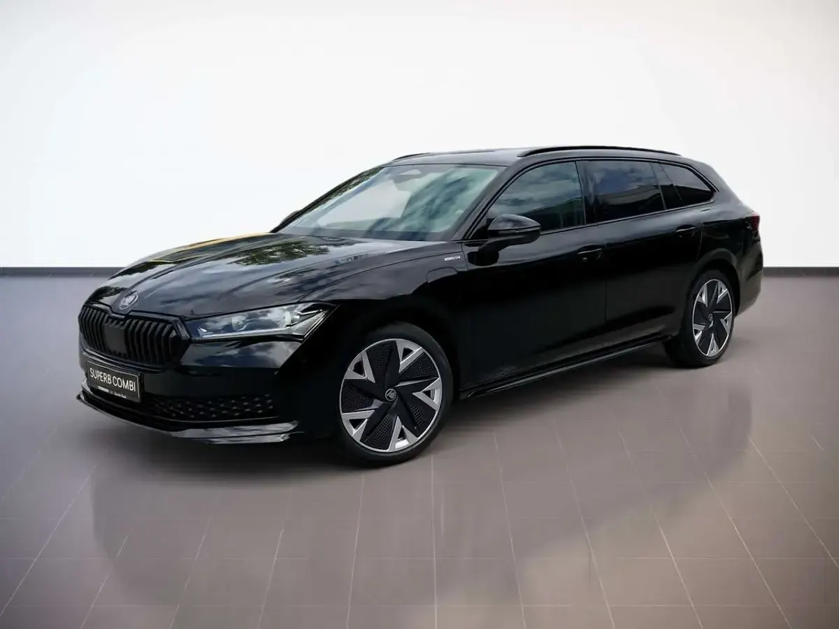 Neu Skoda Superb SportLine 150 PS (110 kW) 2026 Onyxschwarz Kombi
