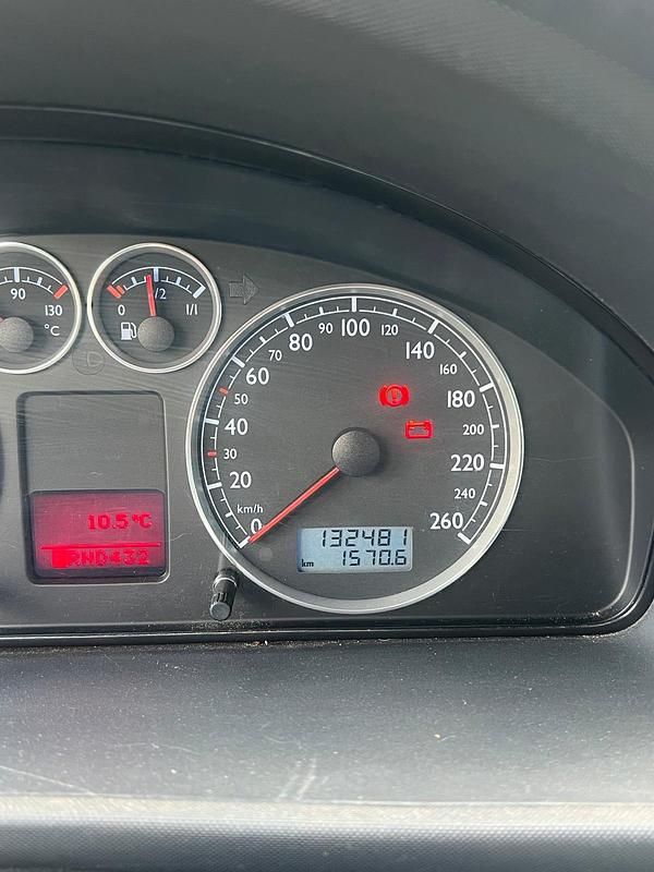 Gebraucht VW Sharan 116 PS (85 kW) 2002 Silber Van / Kleinbus