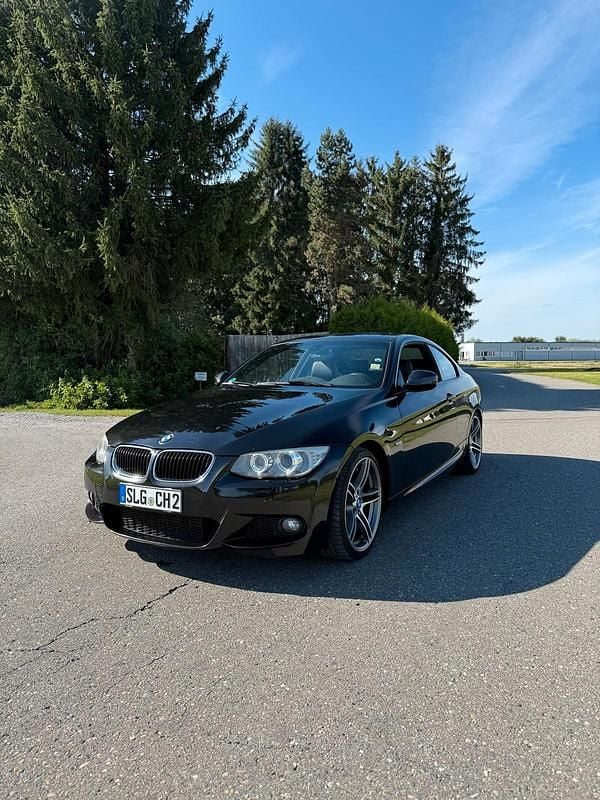 Schwarz Gebraucht 2010 BMW 320 M Sport Coupé | 8.490 € (Fairer Preis) - Bild 1/4