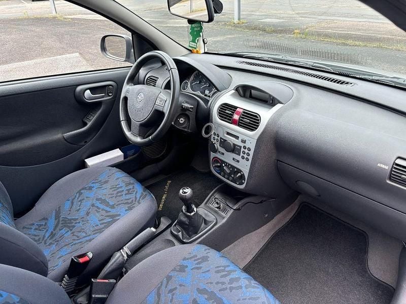 Second-hand Opel Corsa 80 CP (58 kW) 2005 Argintiu Hatchback
