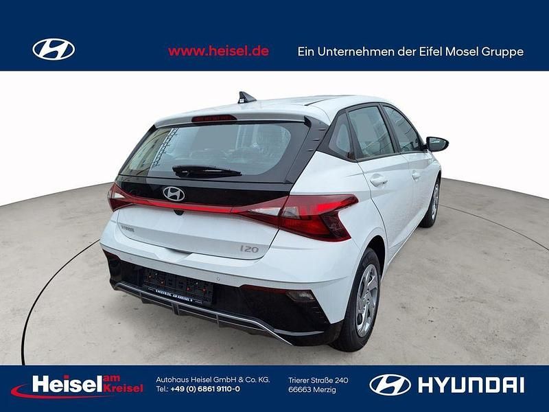 Neu Hyundai i20 Select 101 PS (74 kW) 2025 Weiß Kleinwagen