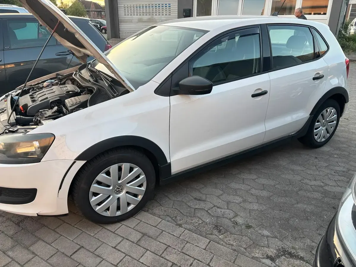 Gebraucht VW Polo 75 PS (55 kW) 2013 Weiß Kleinwagen