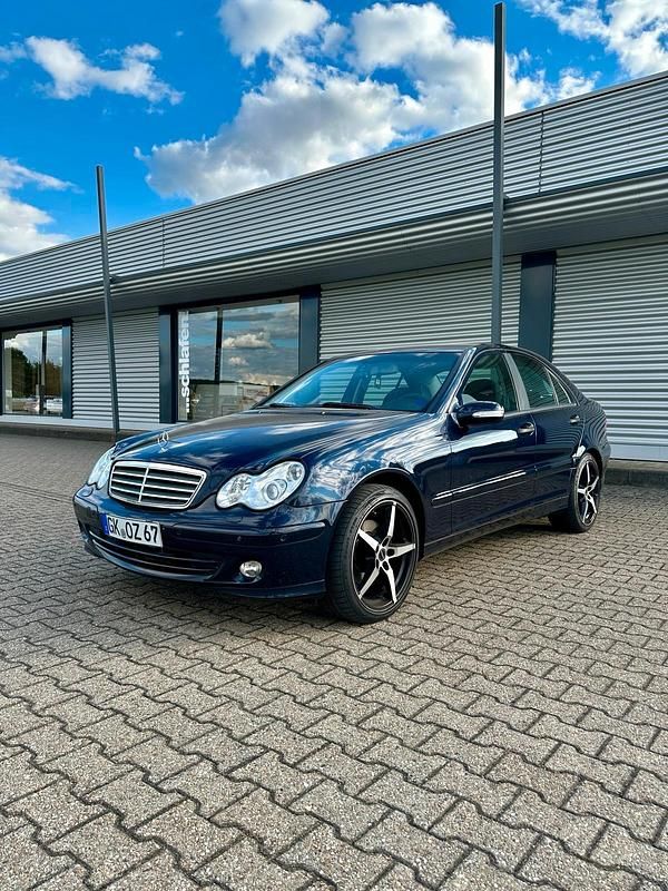 Blau Gebraucht 2006 Mercedes C230 Limousine | 3.599 € - Bild 1/4
