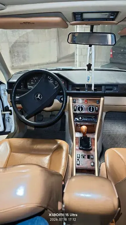 Gebraucht Mercedes E260 160 PS (117 kW) 1987 Weiß Limousine