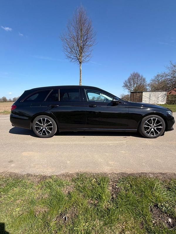 Gebraucht Mercedes E220 Edition 194 PS (142 kW) 2019 Schwarz Kombi