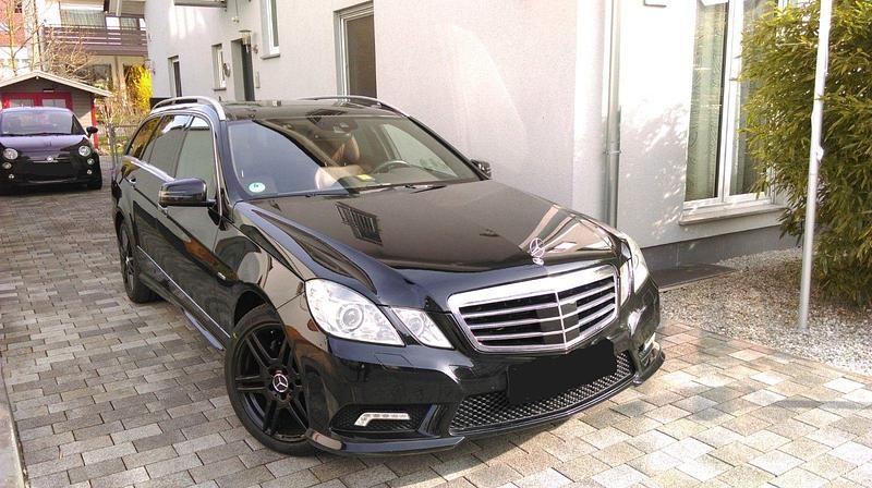 Schwarz Gebraucht 2009 Mercedes E350 Kombi | 11.400 € (Etwas zu teuer) - Bild 1/4
