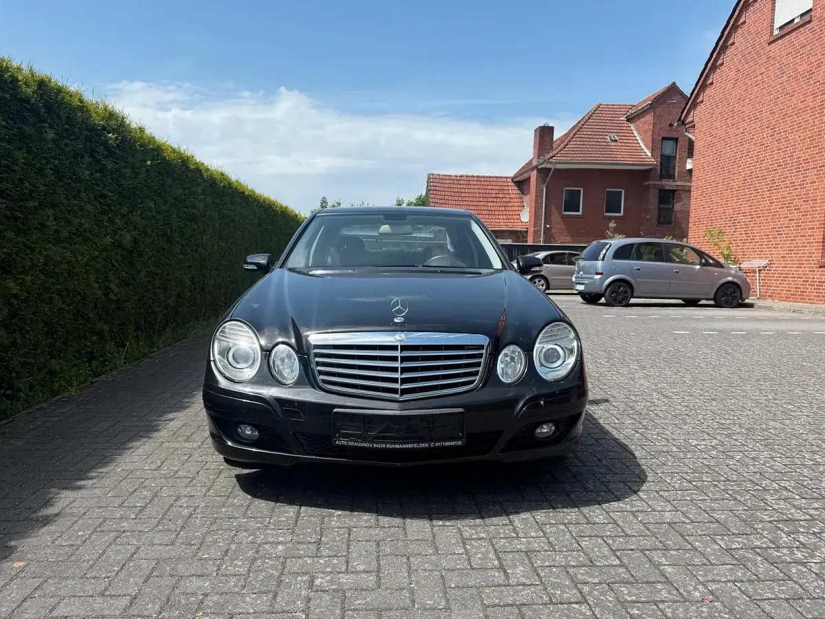 Gebraucht Mercedes E280 190 PS (139 kW) 2008 Schwarz Limousine