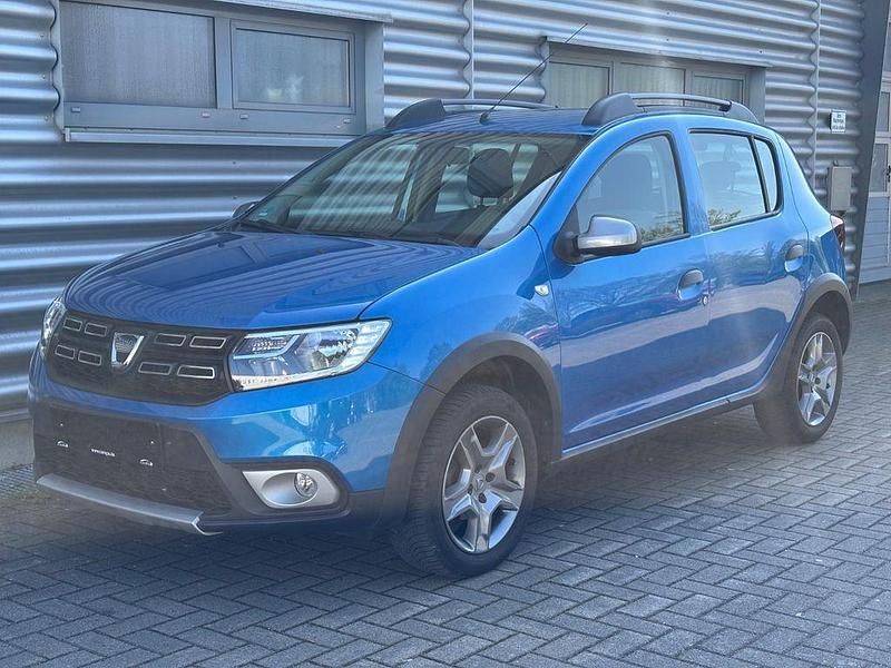 Second-hand Dacia Sandero Stepway 90 CP (66 kW) 2019 Albastru SUV