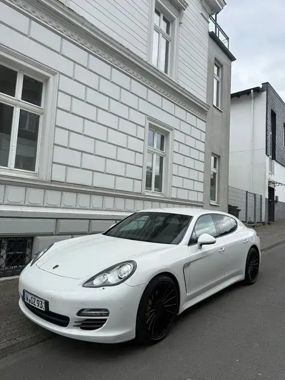 Gebraucht Porsche Panamera 250 PS (183 kW) 2012 Weiß Kleinwagen